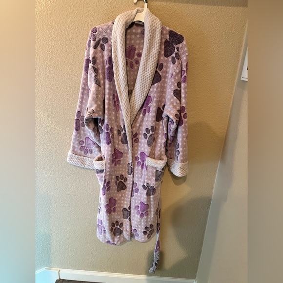 Animal Rescue robe purple with paw prints Size 2X - Picture 5 of 5